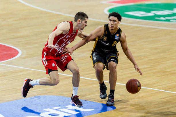 赛再次给球 赛再次给球