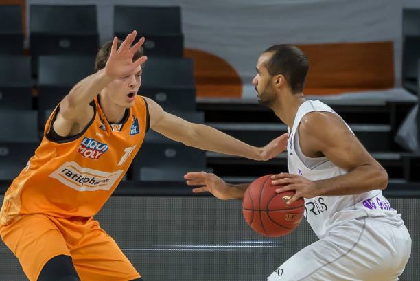 审视球队的 审视球队的